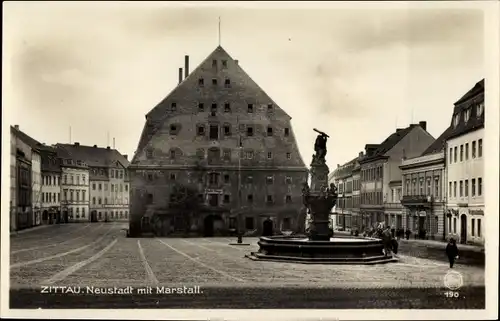 Ak Zittau in der Oberlausitz, Neustadt mit Marstall, Herkulesbrunnen