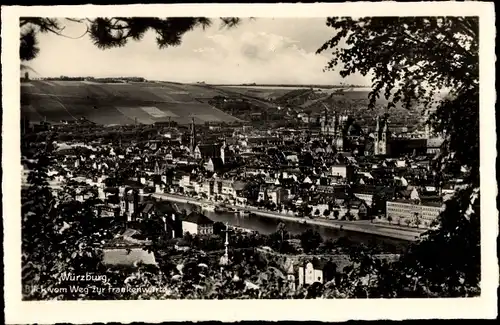 Ak Würzburg am Main Unterfranken, Blick vom Weg zur Frauenwarte