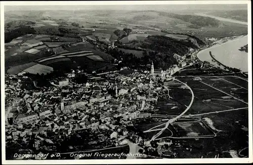 Ak Deggendorf im Bayerischen Wald Niederbayern, Fliegeraufnahme vom Ort