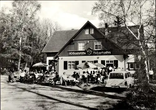 Ak Bad Liebenstein im Thüringer Wald, HO-Gaststätte Hubertushof, Terrasse mit Gästen, Auto