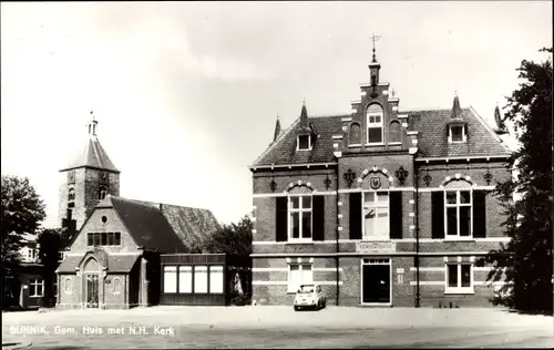 Ak Bunnik Utrecht Niederlande, Gem. Huis met N.H. Kerk