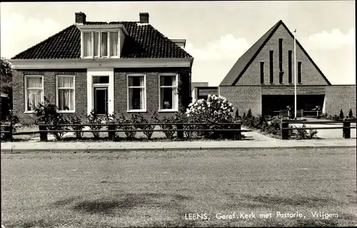 Ak Leens Groningen, Geref. Kerk met Pastorie