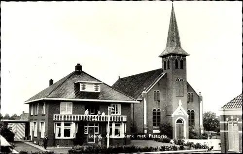 Ak Leens Groningen, Geref. Kerk met Pastorie