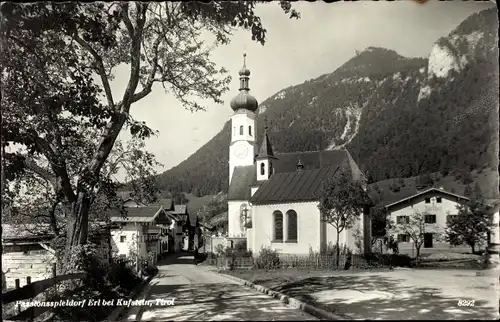 Ak Erl in Tirol, Passionsspielort, Straßenansicht mit Kirche