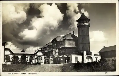 Ak Klínovec Keilberg Erzgebirge Reg. Karlsbad, Blick auf das Keilberghotel, Aussichtsturm