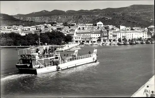 Ak Crikvenica Kroatien, Panorama vom Ort mit Fähre, Adriaküste