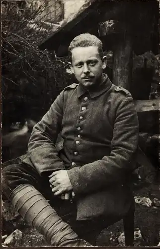 Foto Deutscher ? Soldat in Uniform, Portrait
