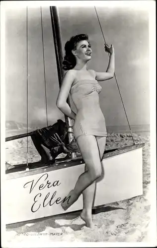 Ak Schauspielerin Vera Ellen, Portrait am Segelboot