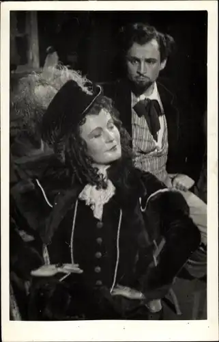 Foto Ak Schauspieler, Theaterszene, Hut, Liebespaar