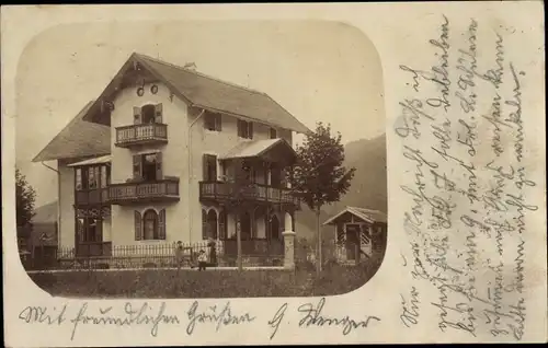 Foto Ak Kochel am See in Oberbayern, Blick auf ein Wohnhaus