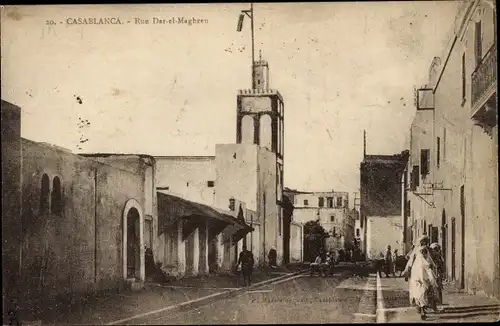 Ak Casablanca Marokko, Rue Dar el Maghzen, Einheimische, Fassaden, Tor, Turm