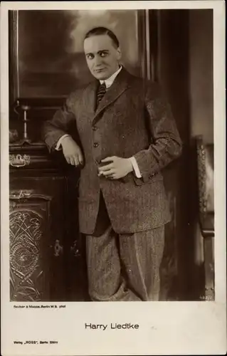 Ak Schauspieler Harry Liedtke, Standportrait