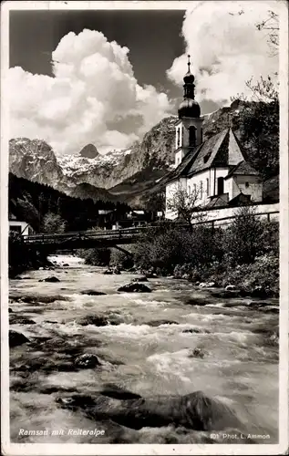 Ak Ramsau bei Berchtesgaden, Flusspartie mit Blick auf die Kirche, Reiteralpe