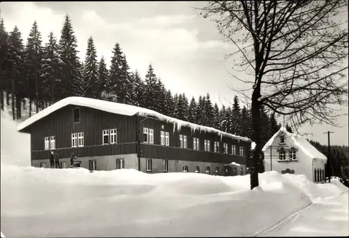 Ak Wilzschmühle Carlsfeld Eibenstock im Erzgebirge, Ferienheim VEB BKK Borna, Winter