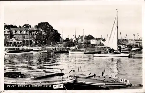 Ak Oulton Broad Suffolk England, Wherry Hotel, Boote