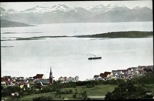 Ak Molde Norwegen, Blick auf den Ort mit See und Bergen