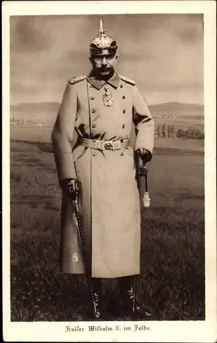 Ak Kaiser Wilhelm II. im Felde, Portrait, Mantel, Pickelhaube