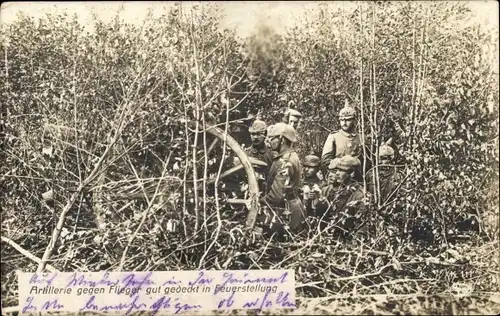 Foto Ak Artillerie gegen Flieger gut gedeckt in Feuerstellung, Deutsche Soldaten in Uniformen, I WK