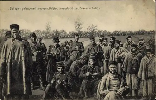 Ak Bei Ypern gefangene Franzosen, Belgier, Senegalesen; Zuaven und Turkos, Kriegsgefangene, I WK