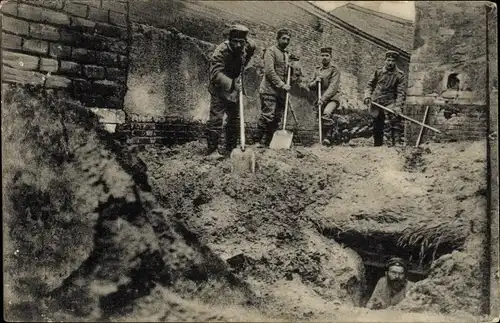 Ak Unterstände in den Schützengräben werden bombensicher gemacht, I WK