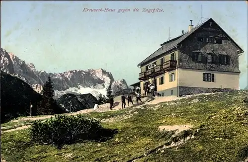 Ak Garmisch Partenkirchen in Oberbayern, Kreuzeckhaus, gegen die Zugspitze