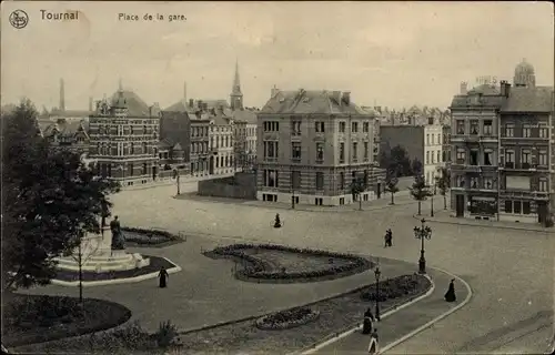 Ak Tournai Wallonien Hennegau, Place de la gare, Bahnhofsplatz, Denkmal