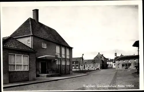 Ak Biervliet Zeeland Niederlande, Gemeentehuis Anno 1954