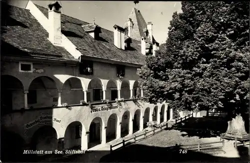 Ak Millstatt am See Kärnten, Stiftshof