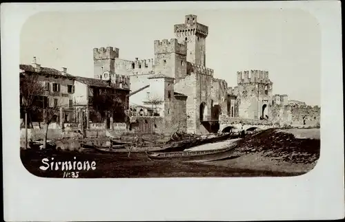 Foto Ak Sirmione Lago di Garda Lombardia, Partie an der Scaligerburg