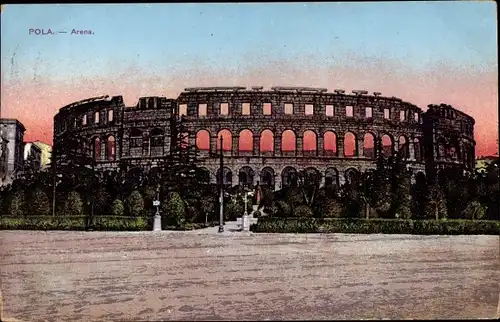 Ak Pola Pula Kroatien, Straßenpartie mit Arena