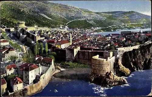 Ak Dubrovnik Ragusa Kroatien, Totalansicht der Stadt, Stadtmauern
