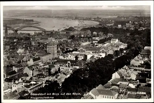 Ak Düsseldorf am Rhein, Fliegeraufnahme von der Stadt mit Brücke