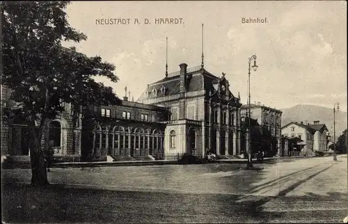 Ak Neustadt an der Haardt Neustadt an der Weinstraße, Bahnhof