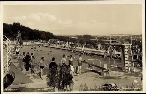Ak Wiesbaden in Hessen, Opelbad, Schwimmbassin, Sprungbrett