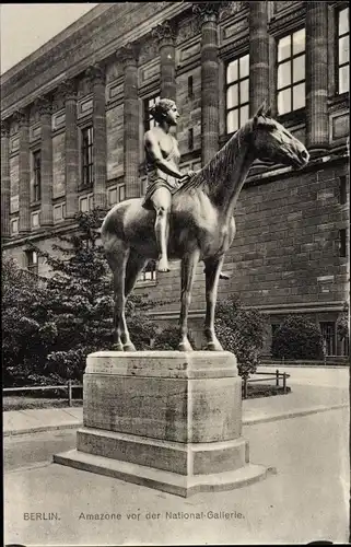 Ak Berlin Mitte, Amazone vor der Nationalgalerie, Statue