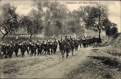 Ak Infanterie auf dem Marsch, Deutsche Soldaten in Uniformen, I WK