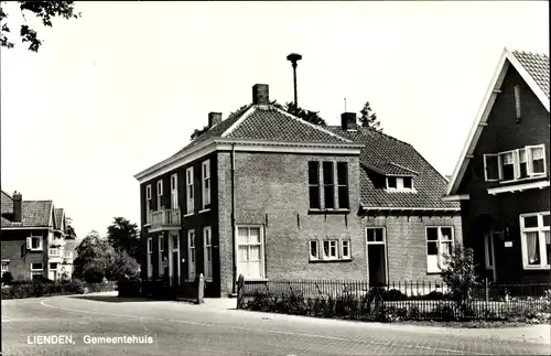 Ak Lienden Buren Gelderland, Gemeentehuis