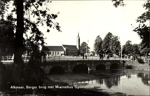 Ak Alkmaar Nordholland Niederlande, Berger brug met Murmellius Gymnasium