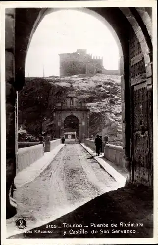 Ak Toledo Kastilien La Mancha Spanien, Puente de Alcantara y Castillo de San Servando