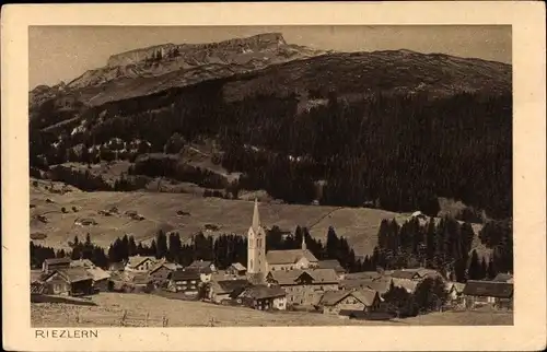 Ak Riezlern Mittelberg Vorarlberg, Gesamtansicht mit Hoch Ifer