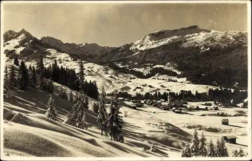 Ak Riezlern Mittelberg Vorarlberg, Gesamtansicht im Winter, Pension