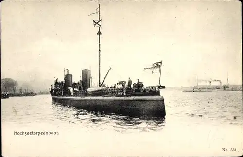 Ak Deutsches Kriegsschiff, Hochseetorpedoboot im Kriegshafen, Kaiserliche Marine, Flagge