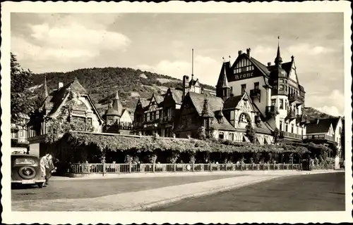 Ak Assmannshausen Rüdesheim Rhein, Straßenpartie mit Blick auf den Gasthof Krone