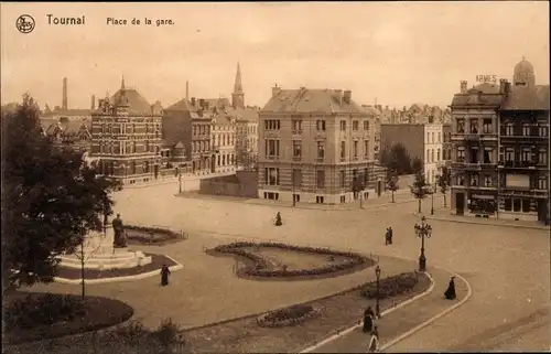Ak Tournai Wallonien Hennegau, Place de la gare, Bahnhofsplatz, Denkmal