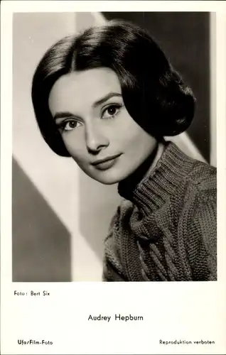Ak Schauspielerin Audrey Hepburn, Portrait