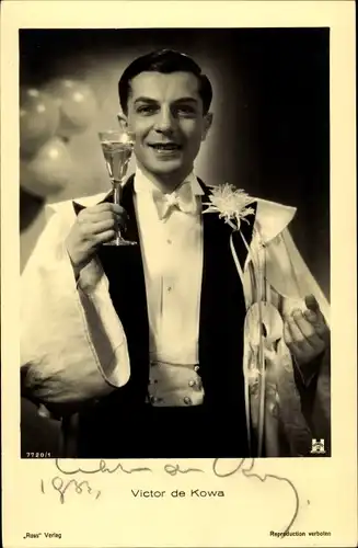 Ak Schauspieler Victor de Kowa, Portrait mit Sektglas, Autogramm