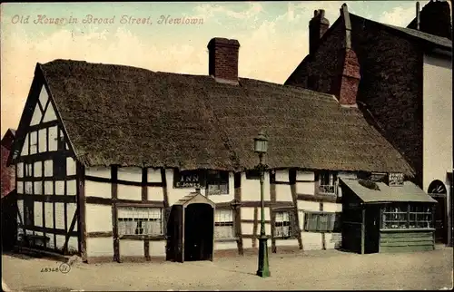 Ak Newtown Powys Wales, old house in Broad Street