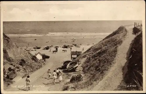 Ak East Runton North Norfolk England, the Gap, Partie zum Strand