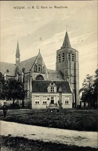 Ak Wouw Nordbrabant, R. C. Kerk en Raadhuis