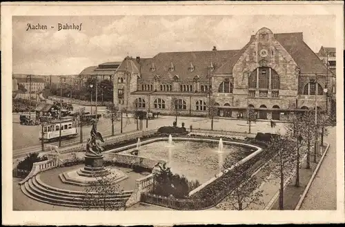 Ak Aachen in Nordrhein Westfalen, Bahnhof, Vorplatz, Straßenbahn, Denkmal